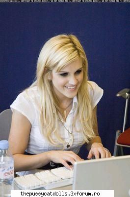 pot sa`si i`a pcd ele turneu? ashley isi ia....ji mini mouse fara fir tot ....k poate sta fara crek