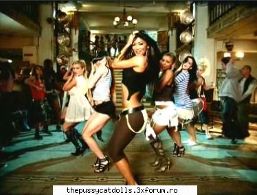 poze din clipuri danseaza fetele astea intruna