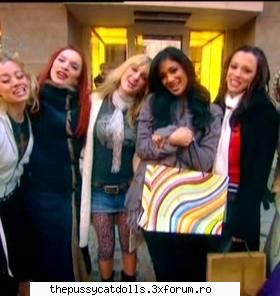ok..nu e nik doll..stai klma
tare the pussycat dolls