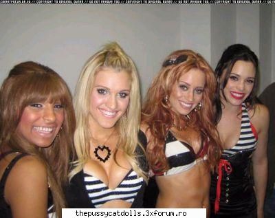 the pussycat dolls yupz...am fata miruna telefonul ei....kand vocul sau jess apareau aratau