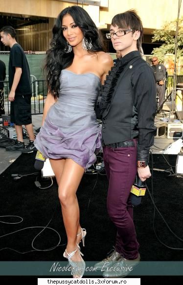 backstage (ce fatzoi are ala  :rotfl:  i think he's gay ... in puii mei la naiba  :rotfl: ) nic e