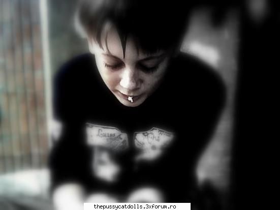 poze prezentari deci.. numesc andrei... sunt din deva ani... (in aprilie fac hm... nuj mai zic.. *Biggest PCD fan!*